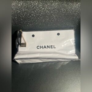 VINTAGE- CHANEL - Gift with Purchase-make-up pouch ⚫️ ⚫️⚫️⚫️⚫️⚫️⚫️⚫️⚫️⚫️⚫️⚫️⚫️⚫️
